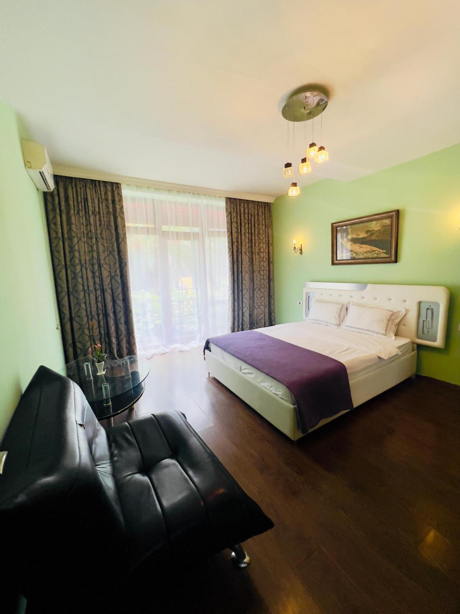 Apartment Maisi Батуми Экстерьер фото