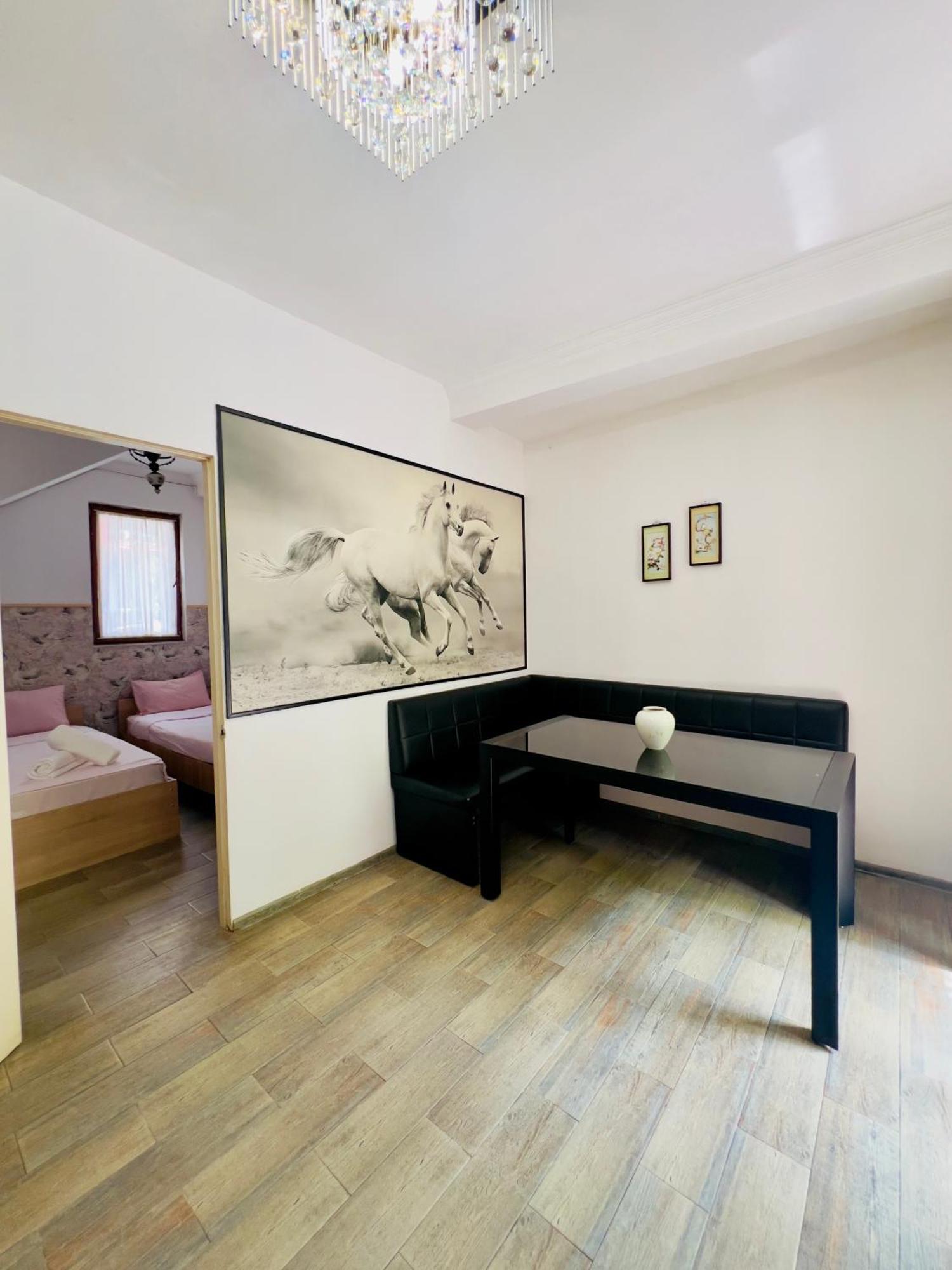 Apartment Maisi Батуми Экстерьер фото