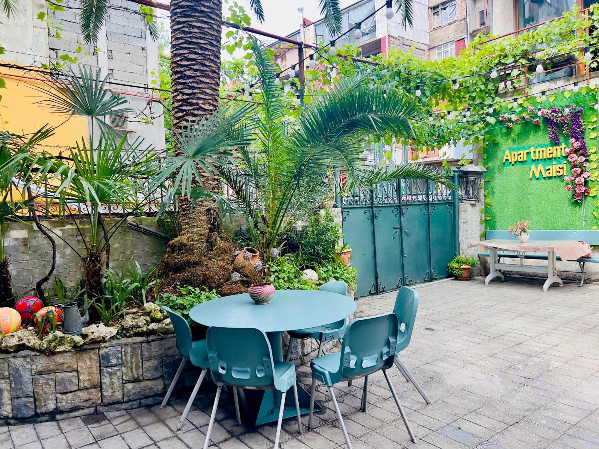 Apartment Maisi Батуми Экстерьер фото