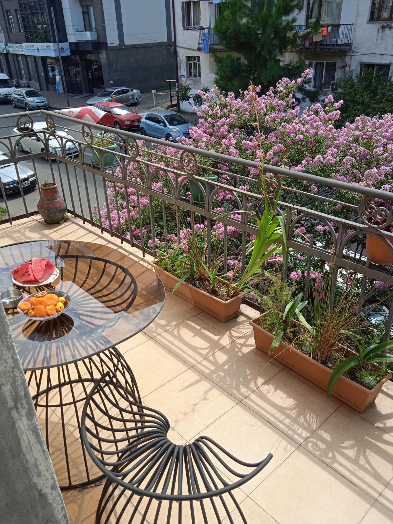 Apartment Maisi Батуми Экстерьер фото